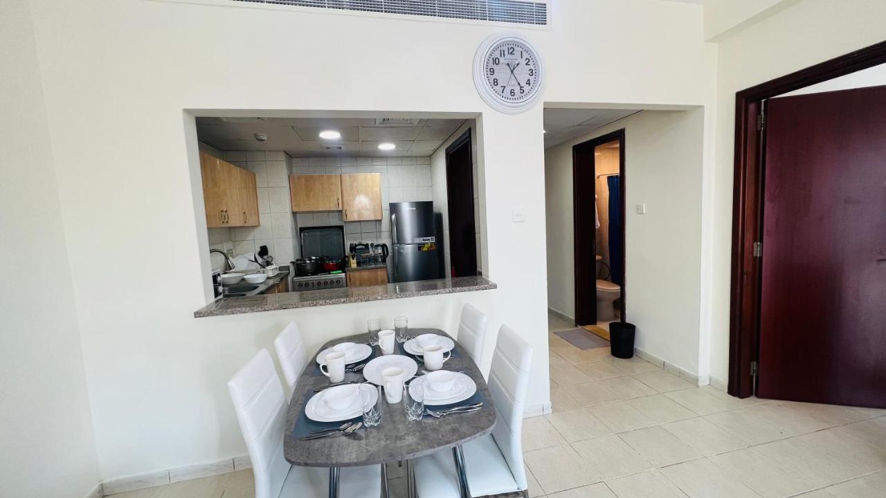 Newly Furnished Cozy One Bed Room Apartment 2 Bathroom City View Dubai Exterior foto