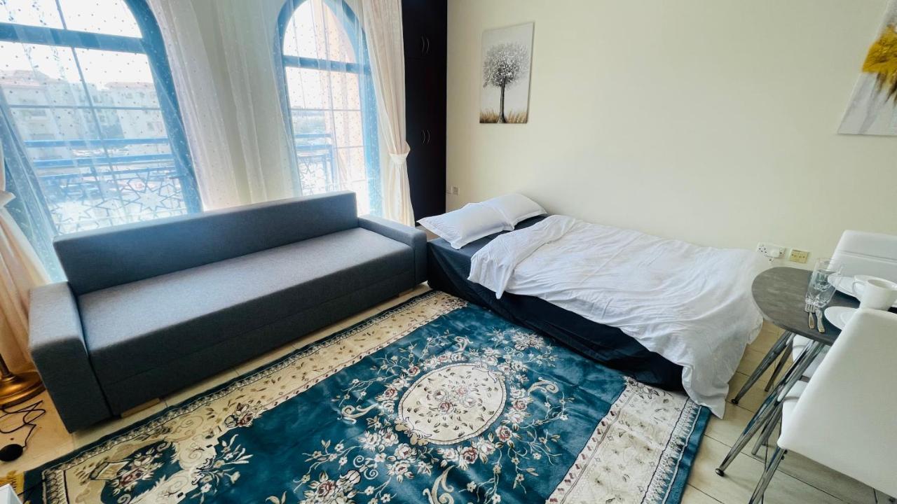 Newly Furnished Cozy One Bed Room Apartment 2 Bathroom City View Dubai Exterior foto