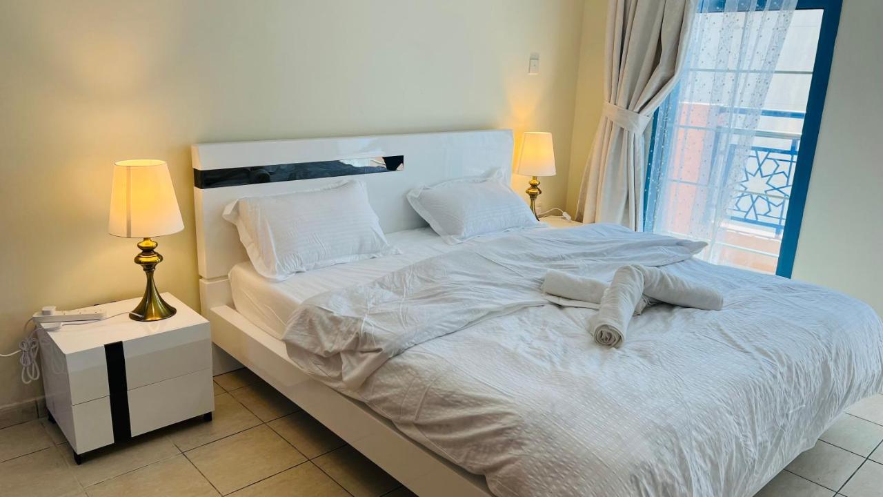 Newly Furnished Cozy One Bed Room Apartment 2 Bathroom City View Dubai Exterior foto